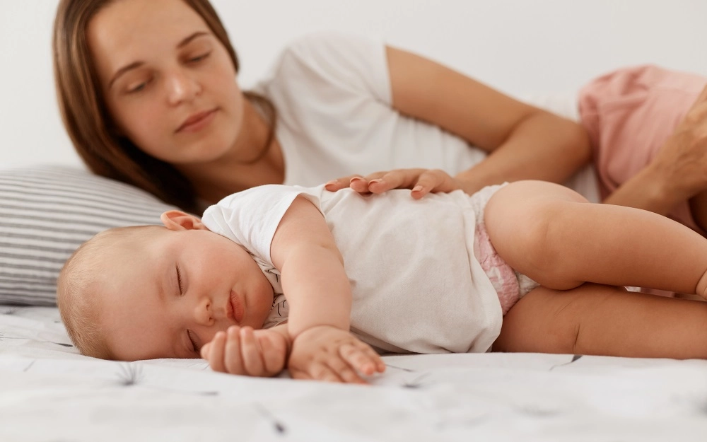 Niespokojny sen niemowlaka - przyczyny i rozwiązanie