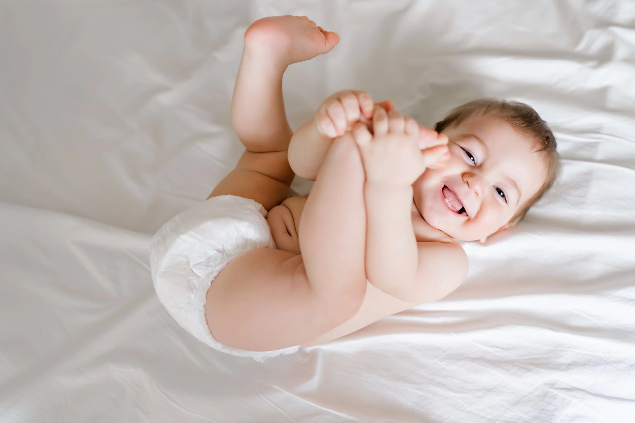 Dlaczego dziecko wierci się i rzuca podczas snu?