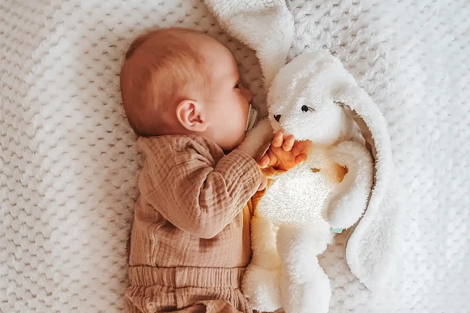 Czy drzemki w ciągu dnia wpływają na nocny sen niemowlaka?